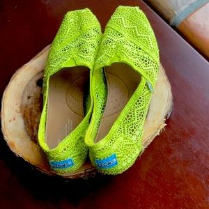 Toms Lime Green Woven Flats W9